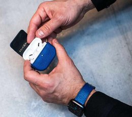 AIRPODS PRO CASE NAPPA BLÅ MED KARABINER