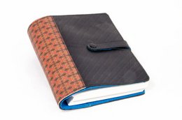 A5 briefcase made of air chamber and felt materials, with a textured orange pattern on the cover.