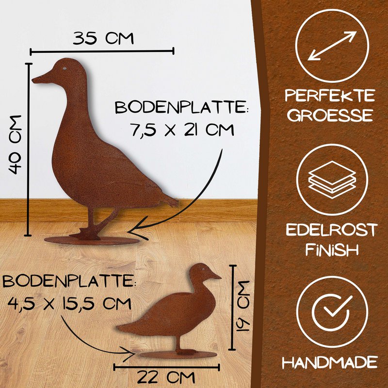 Rusty decorative duck on floor plate | Patina metal decoration