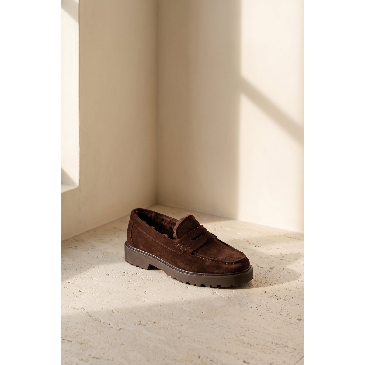 ISIDRO CHOCOLATE – Wildleder-Loafer mit Kunstpelzfutter