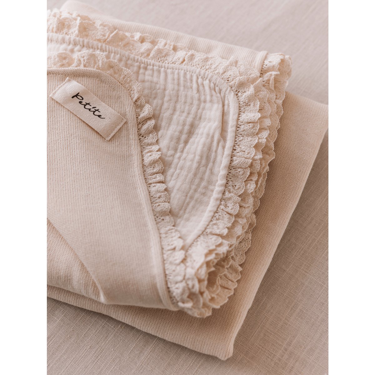 Tricot + Couverture Mousseline / crème au beurre + dentelle