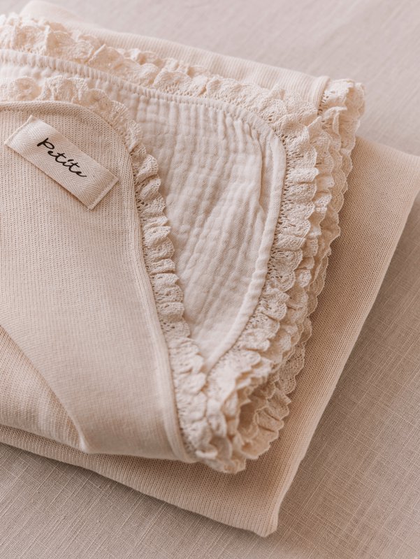 Knit + Muslin Blanket / buttercream + lace