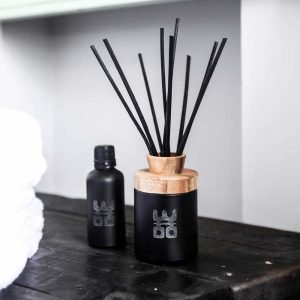 WOO Reed-Diffusor | Upcycled Wodka-Flasche | Schwarz | 50 ml
