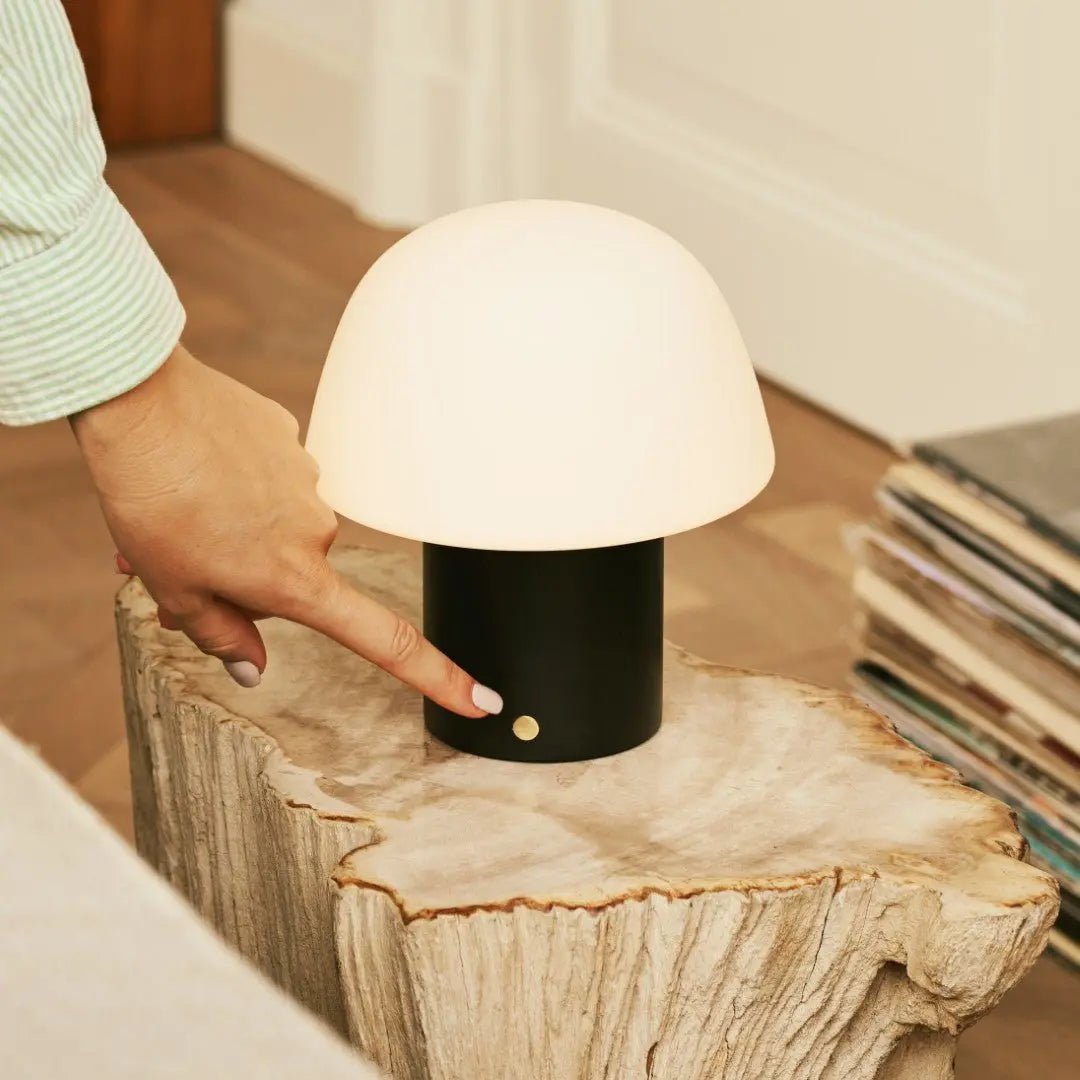 Yannick Schwarze kabellose Tischlampe