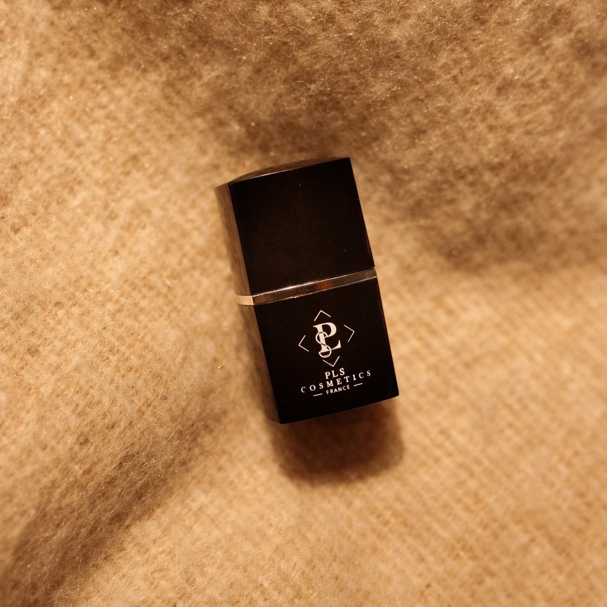 Mattierender Roll-On mit Vulkanstein – Volcanic Roller