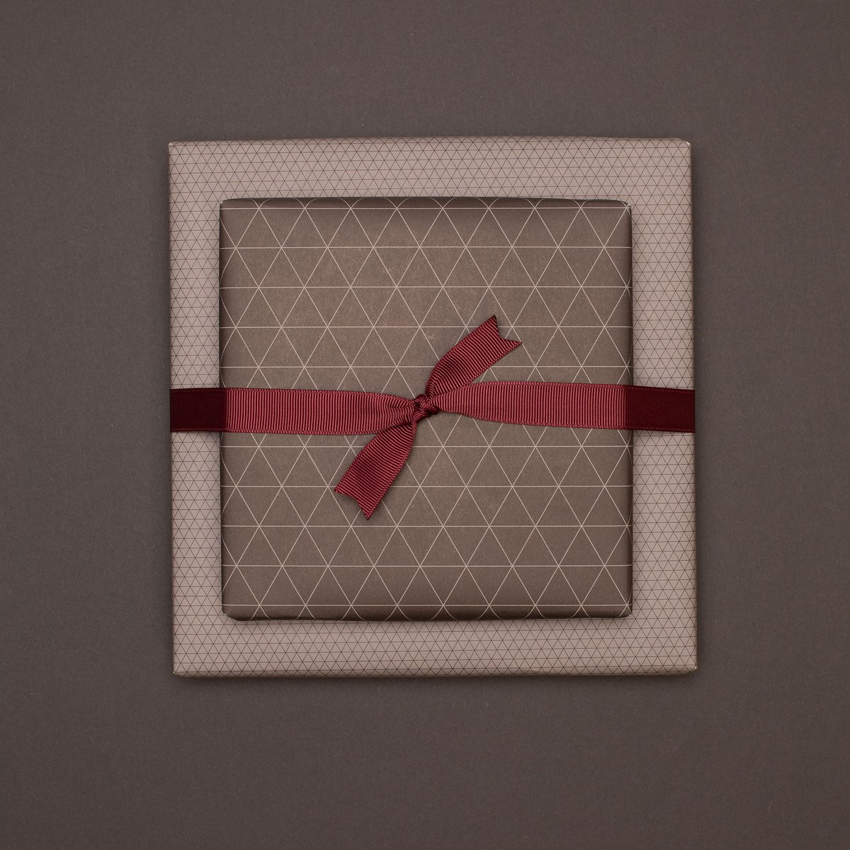 Triangles de papier d'emballage brun - papier d'emballage à double faces pour les hommes, papier d'emballage durable noble