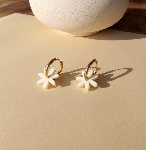 Weiße Margarite Edelstahl Hoops