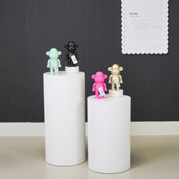 Ozdoba - Figurka małpy „The Legend” - Polyresin - Pink - 11x7x19cm