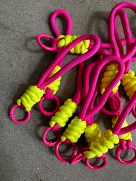 Trailer clave - Neon Yellow Pink