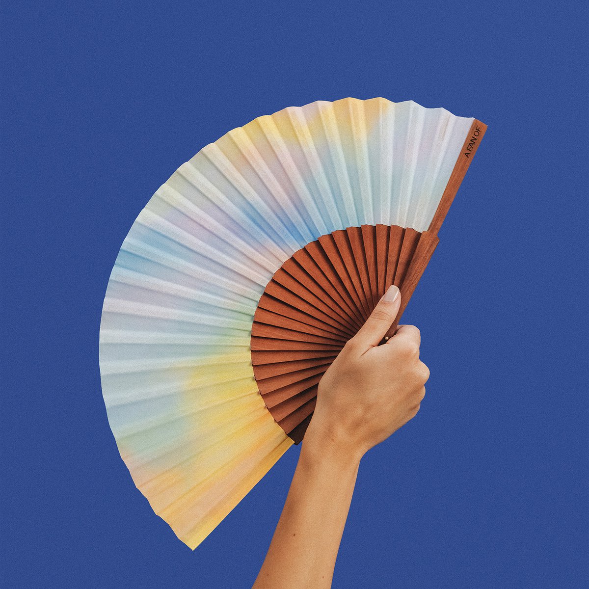Éventail AURORA SKIES - 23 cm - Bleu, Jaune, rose