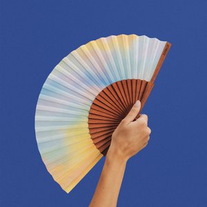 Hand fan AURORA SKIES - 23 cm - Blue, Yellow, pink