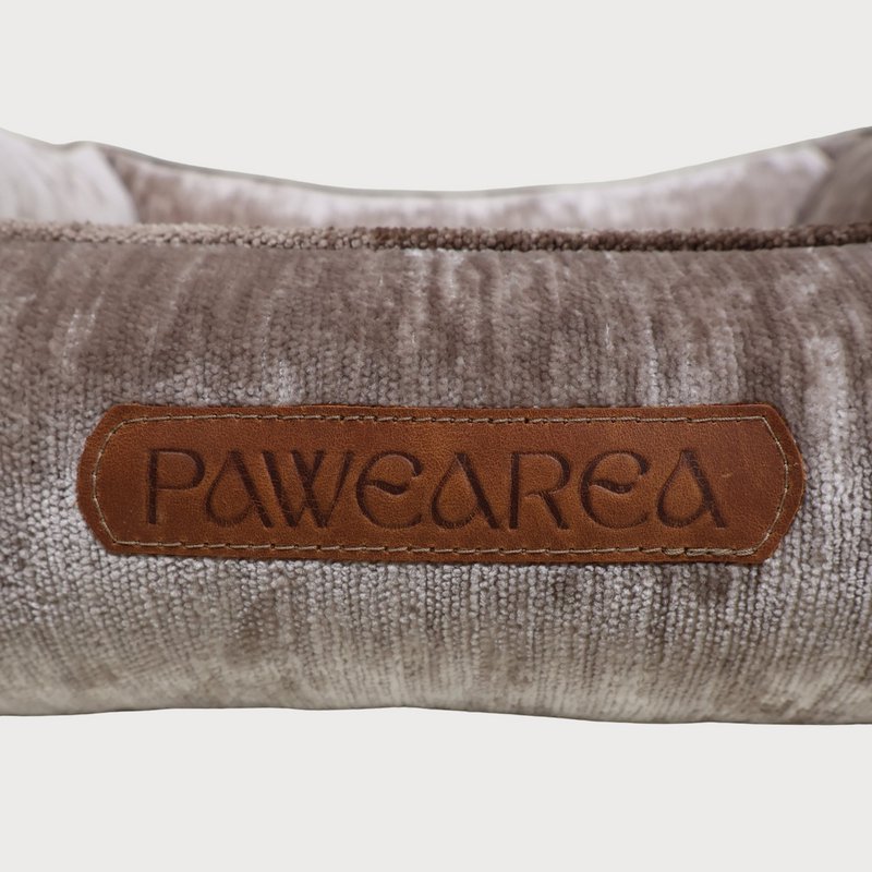 Phoebe Luxury Dog Bed – Premium Velvet, håndlavet i Europa, moderne designerstil