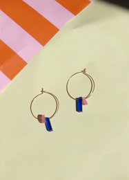 Dots with stick hoops made of gold -plated stainless steel in royal blue & ice pink
