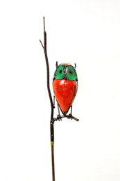 ZIMBA-ARTS CHOUETTE COLORÉE EN MÉTAL SUR BÂTON