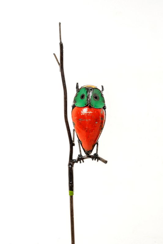 ZIMBA-ARTS CHOUETTE COLORÉE EN MÉTAL SUR BÂTON