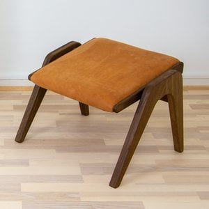 ∏-Stool, Smoked Oak / Cognac Leather