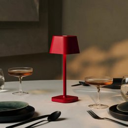 Lampe de table rechargeable rouge Ava Berry
