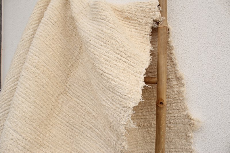 Bellezza sostenibile per la tua casa: tappeto tessuto a mano realizzato con materiali riciclati ♻️✨