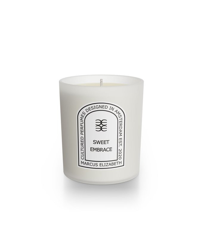Duftkerze „Sweet Embrace“.