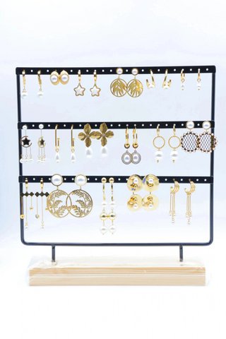 Lots of jewelry with display