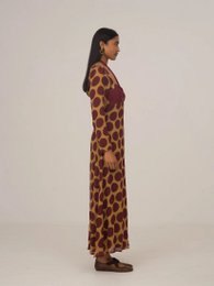 Ewiges, langes, gepunktetes Kleid in Gelb und Burgunderrot