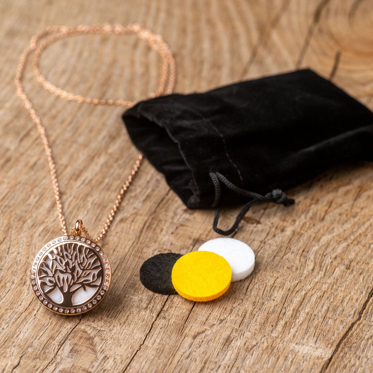 Lot 12 x ketting om Silvaé te parfumeren