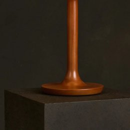 Nova kastanjebrun trælampe