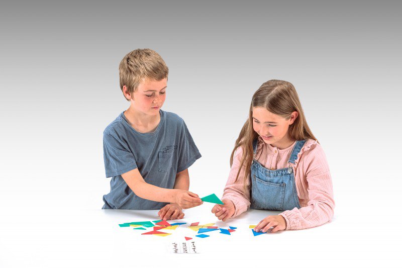 Zestaw Tangram w 4 kolorach (28 sztuk) | Układanie wzorów geometrycznych uczy się szkoły matematycznej