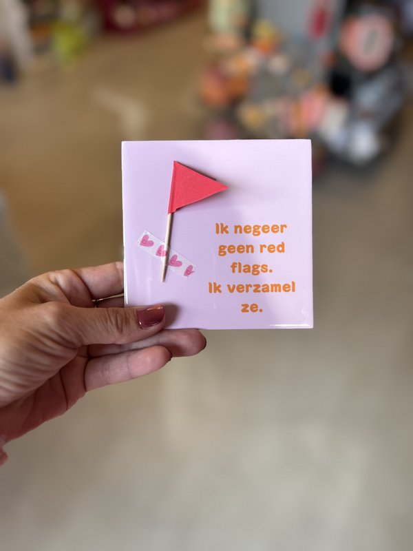 Tuile Drapeaux Rouges – « Je les collectionne » 🚩