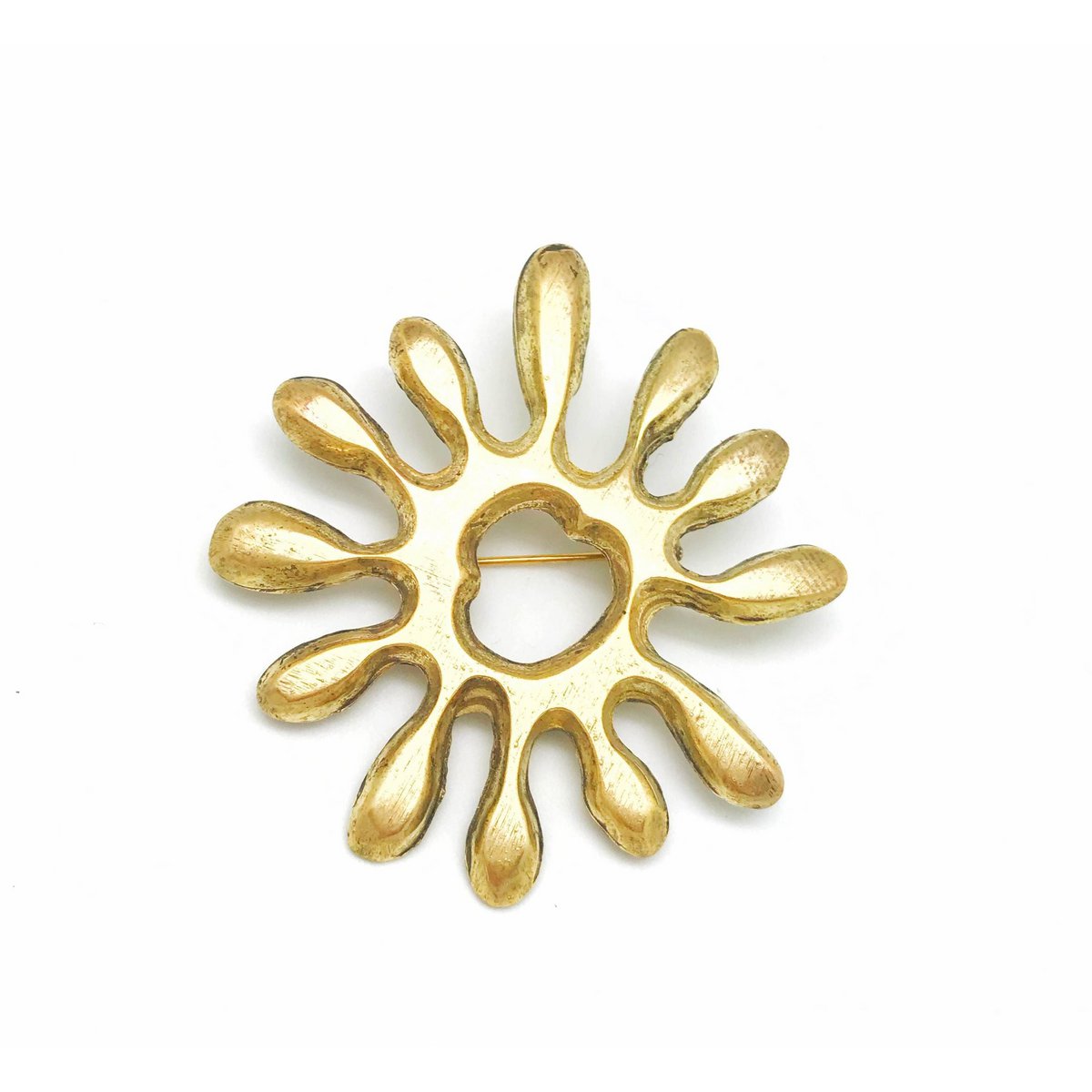 Broche redondo irregular zamak chapado en dorado 5.5cm