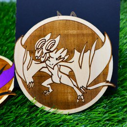 Hölzerne farbenfrohe Pokémon -Untersetzer, Noivern, Geek Dekor, Nerd Room Anime Fan Geschenke Hauswarming