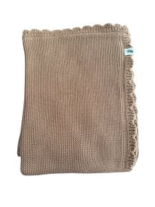 Gestrickte Babydecke mit Rüschenkante – Braun