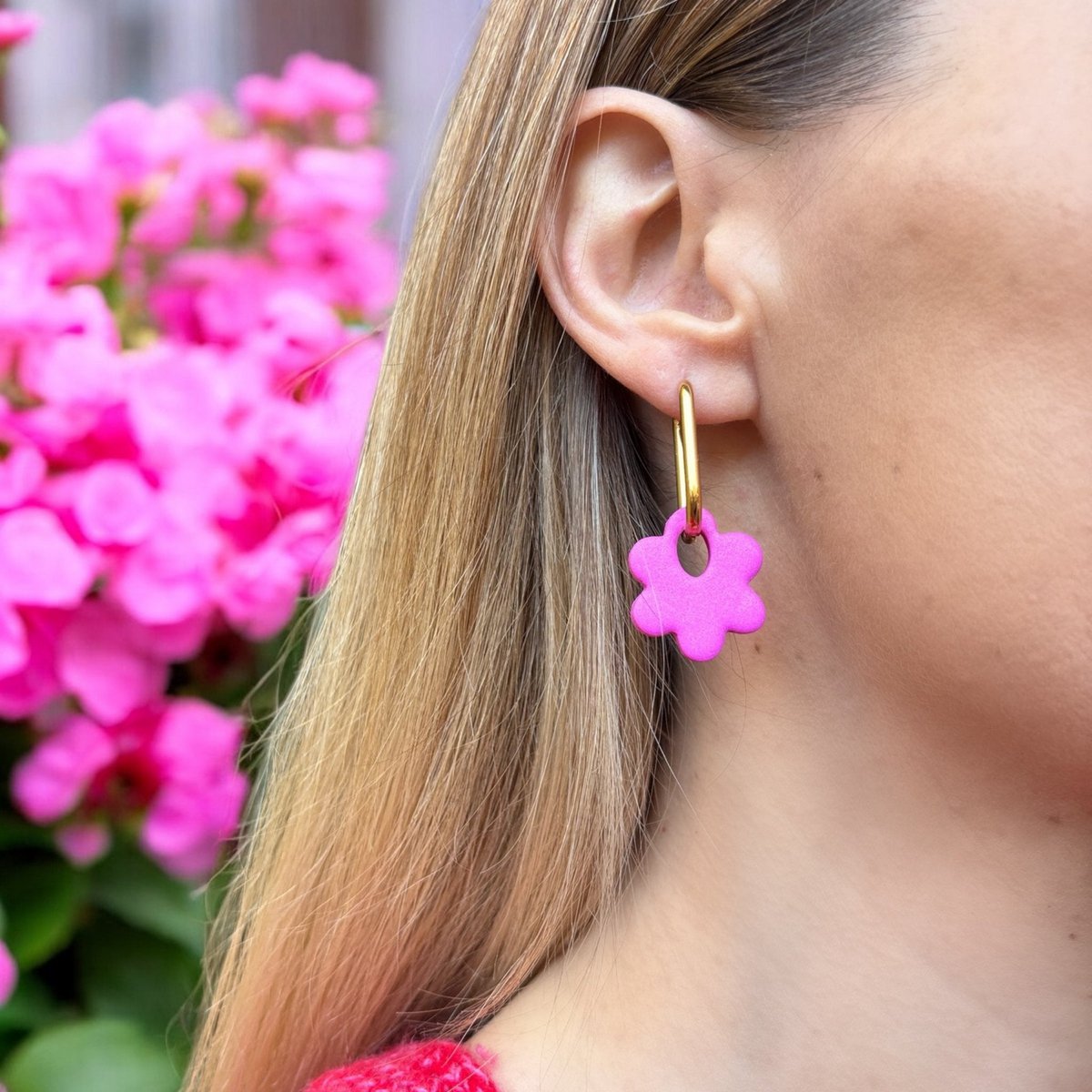 Dolce Fiore – Handgefertigte Creolen mit Blume