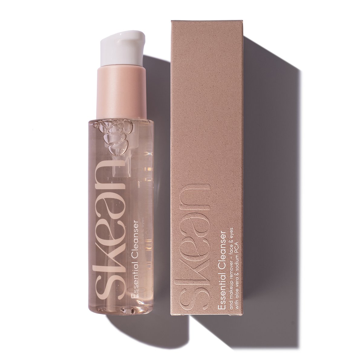 Foaming facial cleanser and make-up remover with Aloe