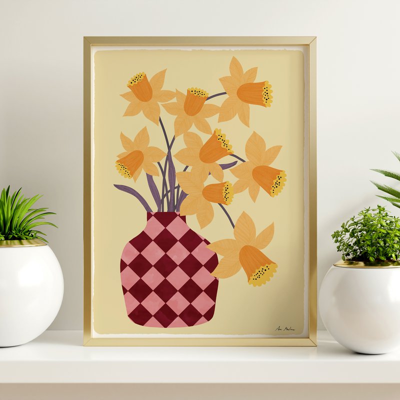 Vase and daffodils