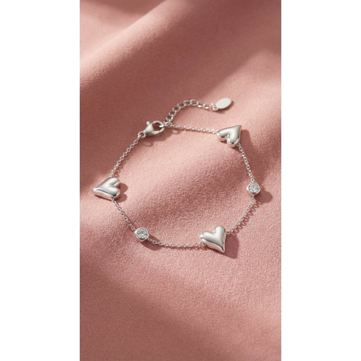 Hart armband dames zilver hartjes strass — fijne chain bracelet waterproof stainless steel — Lundholm Jutta in geschenkdoos cadeau