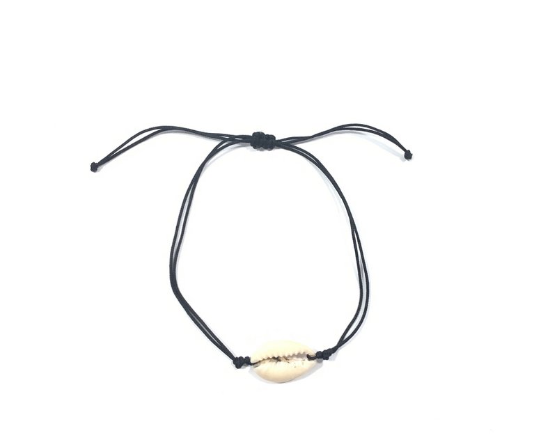 Cowry bracelet black