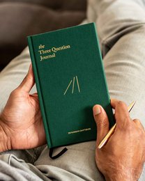 The Three Spørgsmål Journal Green - Daily Guided Wellbeing