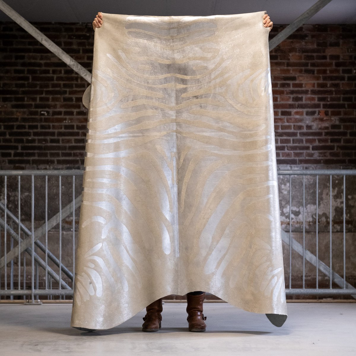 Cowhide rug - Zebra metallic | 2 colors