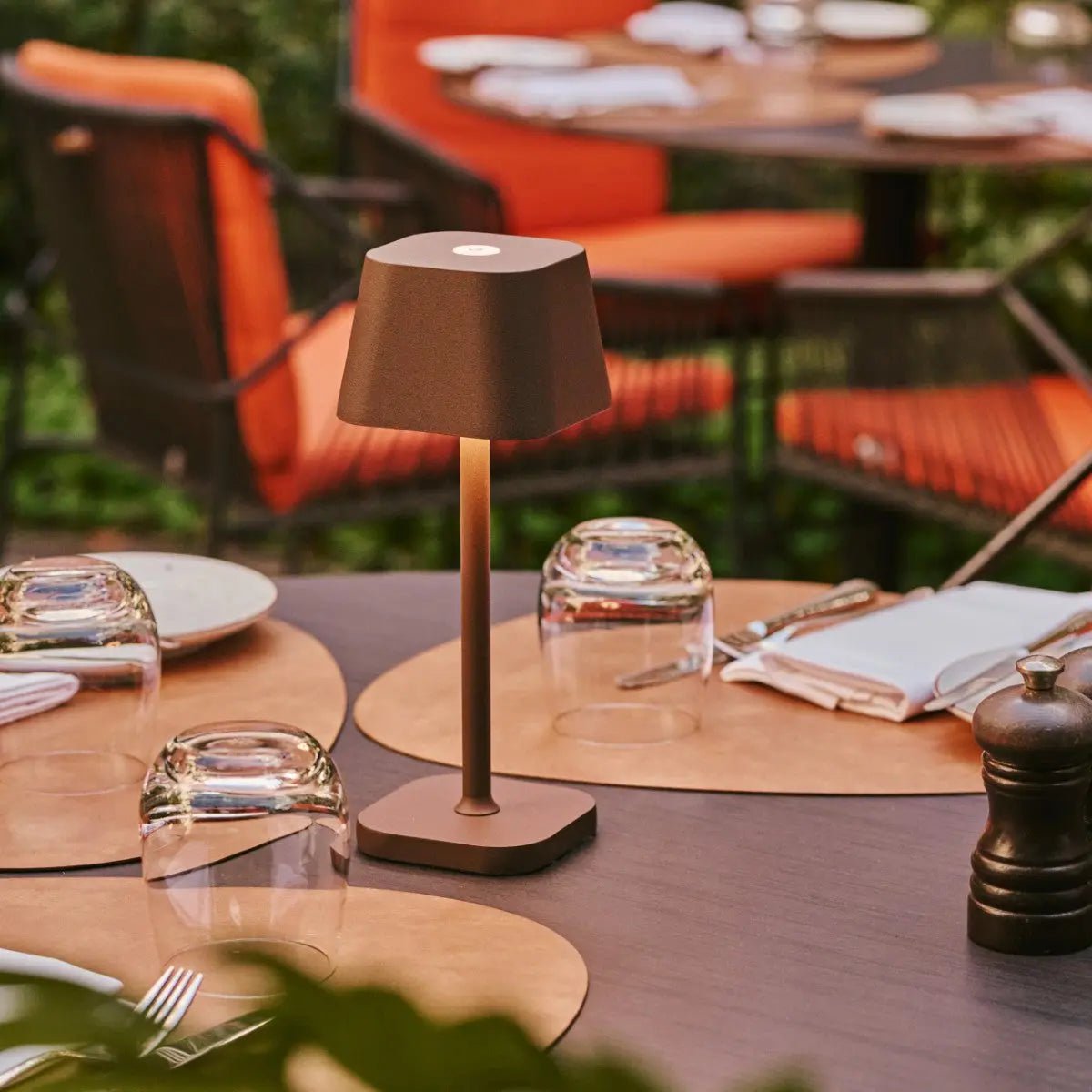 Lampe de table rechargeable marron moka Ava