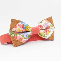 Nudo de mariposa puntiaguda en Cork y Liberty Bridgerton Aurore y su anillo de Corail de Herrera Valera