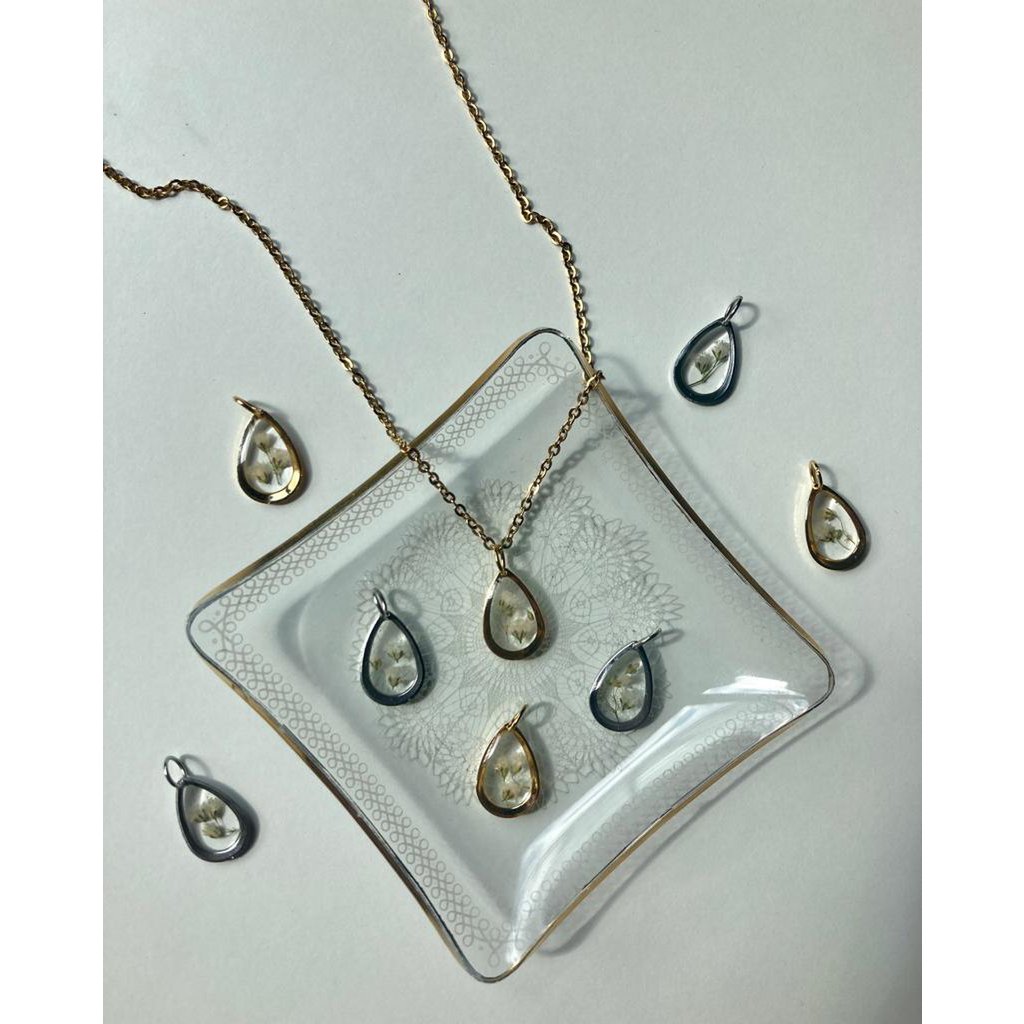 Resin/Stainless Steel Pendant gold/silver with Gypsophila (without necklace)