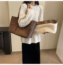 Torba typu shopper/na ramię AnBeck „Classy Beauty” (2 wersje kolorystyczne)