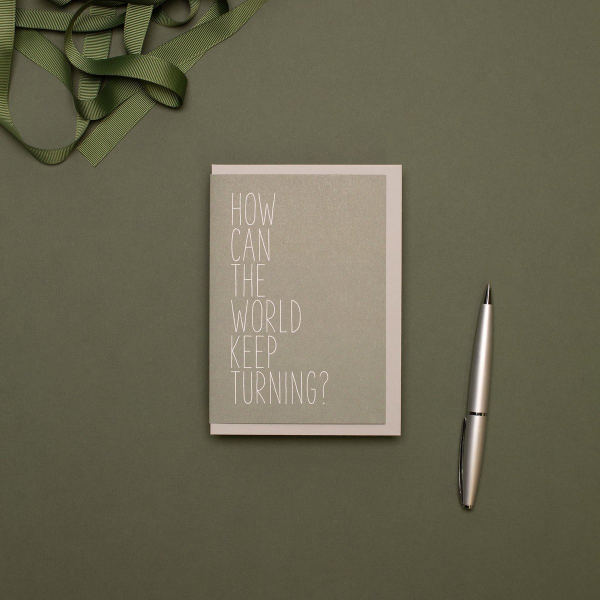 Schlichte Trauerkarte "How Can The World Keep Turning?", Kondolenzkarte aus 100% Recyclingpapier