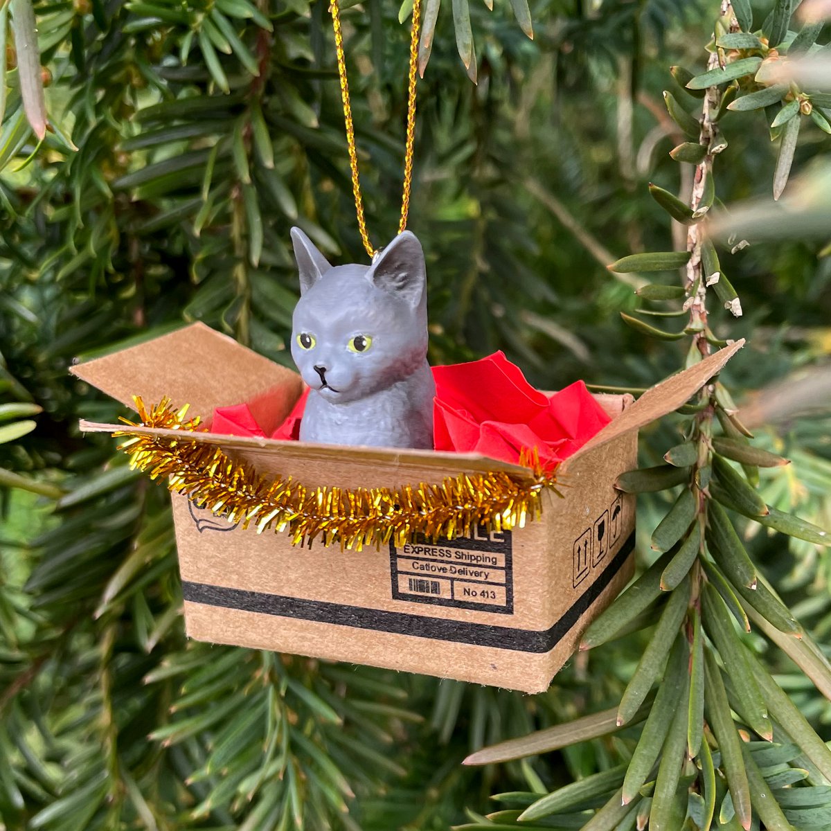 Handgemaakt kattenkerstornament grijs in minidoosje