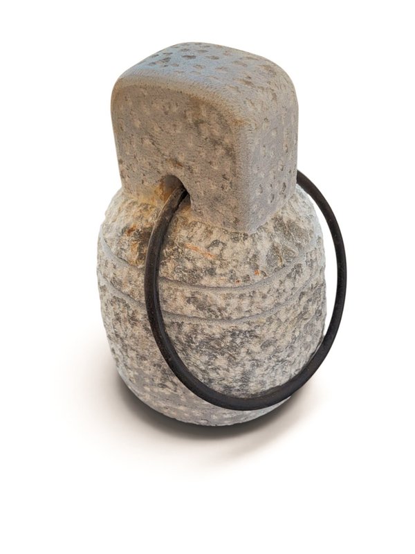 V.l24 Türstopper aus Stein mit Ring aus gealtertem Eisen