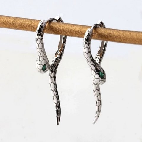 Einzigartige Ohrringe im Green-Eye-Cobra-Design – Gold und Silber