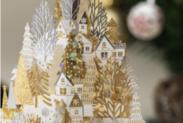 3D Pop up Cartolina di Natale oro bianco case su una collina di neve