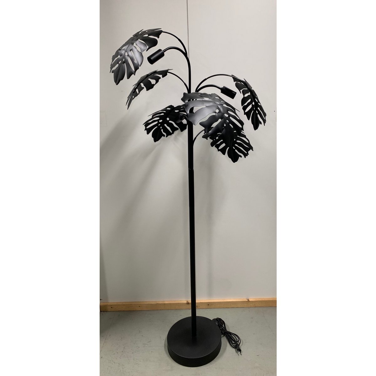 metal gulvlampe sort