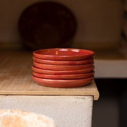 Set of 6 round, terracotta plates in small and large sizes. Ideal for serving meals, salads, and appetizers.